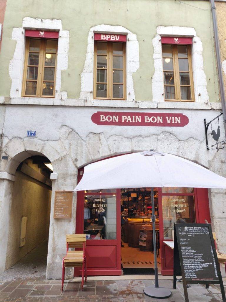 Bon pain, bon vin : bar à vin à Annecy, rue de la filaterue